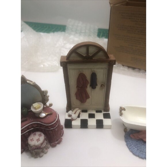 Avon - Victorian Memories Miniature Furniture Collectibles 5 piece- Bathroom - Picture 3 of 14